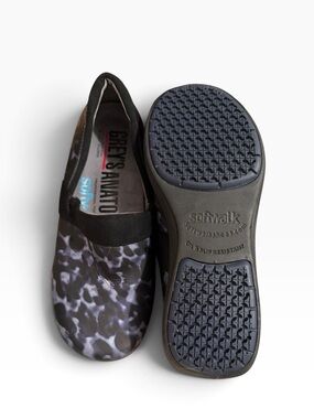 Grey's Anatomy by Softwalk
Multicolor Lightweight Nursing
Clogs Size 6 Comfort